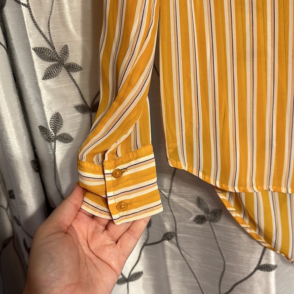 A new day sheer high low button down medium - Picture 4 of 4